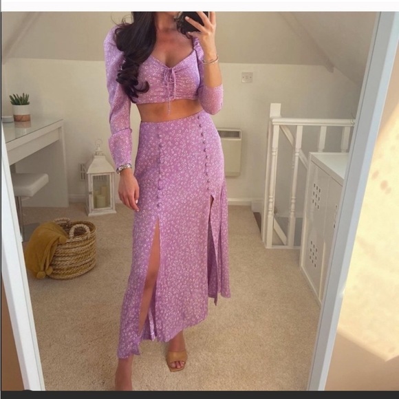 Zara Bloggers Favorite Printed Lilac Daisy Floral Skirt - Picture 2 of 10